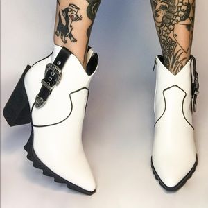 Catch The Flow Western Booties